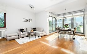 Lumina I Premium 2Br Apartment With Parking I Terrace I Ac I Coffee Maker I Center